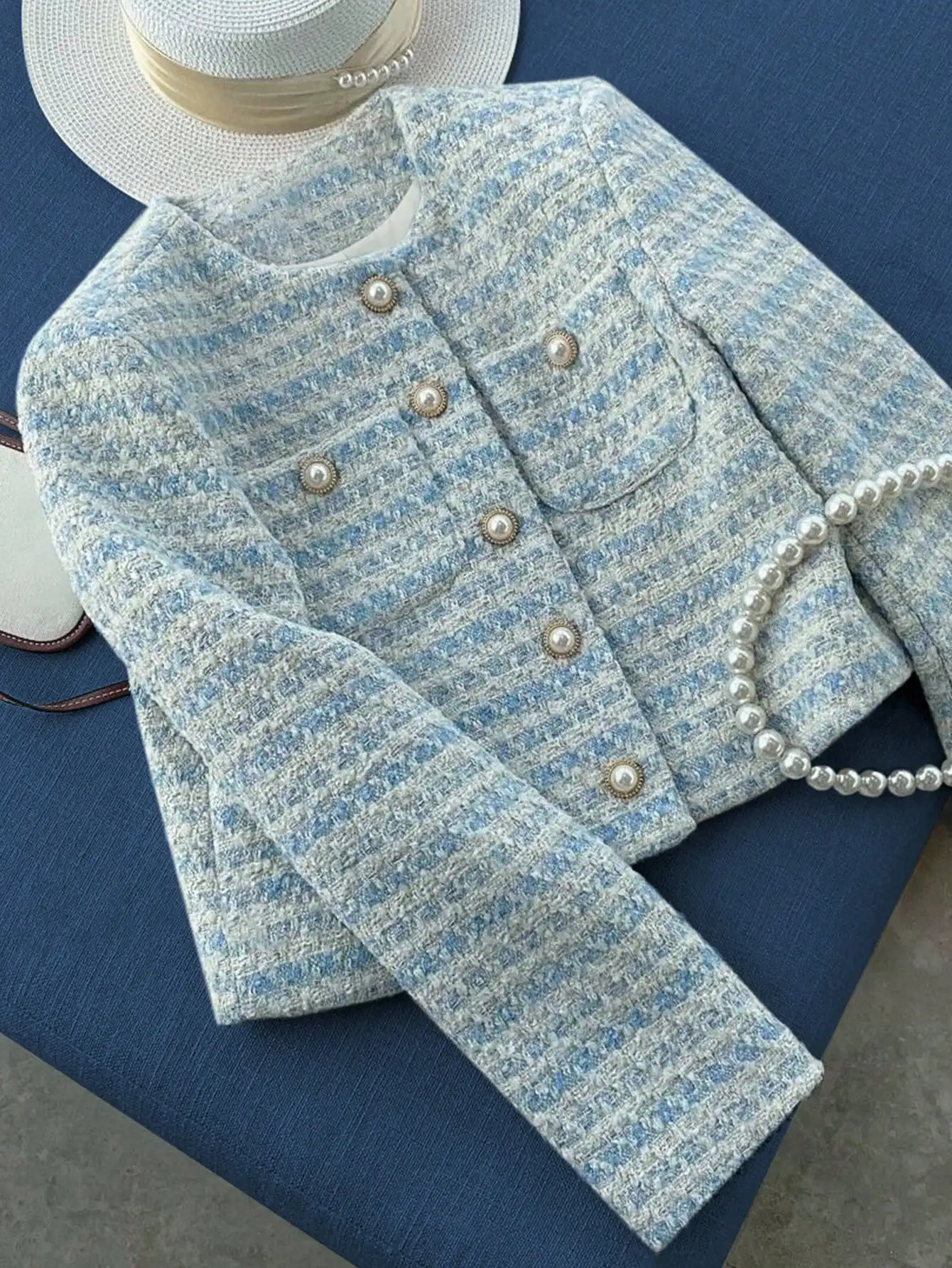 Женский укороченный твидовый жакет с жемчужными пуговицами, элегантная осенне-зимняя верхняя одежда для офиса и повседневной носки
Женский укороченный твидовый жакет с жемчужными пуговицами, элегантная осенне-зимняя верхняя одежда для офиса и повседневной носки