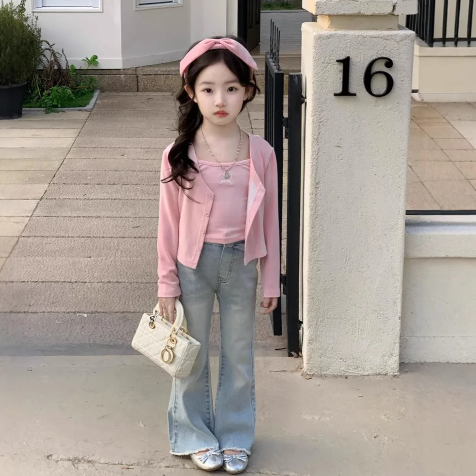 2 pcs Girls' pants 2025 spring/summer new Korean elastic flared pants high waisted jeans tassel soft denim micro flared pants
2 pcs Girls' pants 2025 spring/summer new Korean elastic flared pants high waisted jeans tassel soft denim micro flared pants