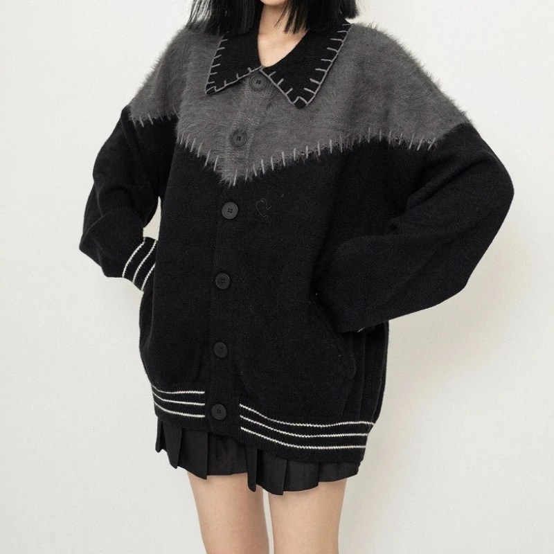 Autumn and Winter Wear Black and Gray Stitching Contrasting Preppy Cardigan Sweater Lapel Knitwear 
Autumn and Winter Wear Black and Gray Stitching Contrasting Preppy Cardigan Sweater Lapel Knitwear