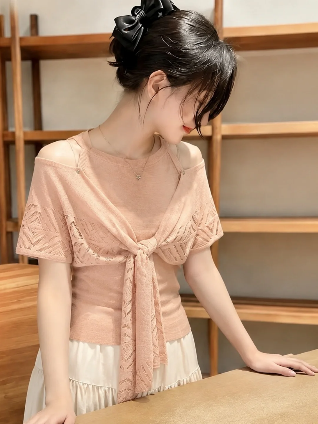 Elegant Ice Silk Knitted Shoulder Design Women's Top Fashionable Slimming Summer Sun Protection Short Sleeve Casual Wear
Elegant Ice Silk Knitted Shoulder Design Women's Top Fashionable Slimming Summer Sun Protection Short Sleeve Casual Wear