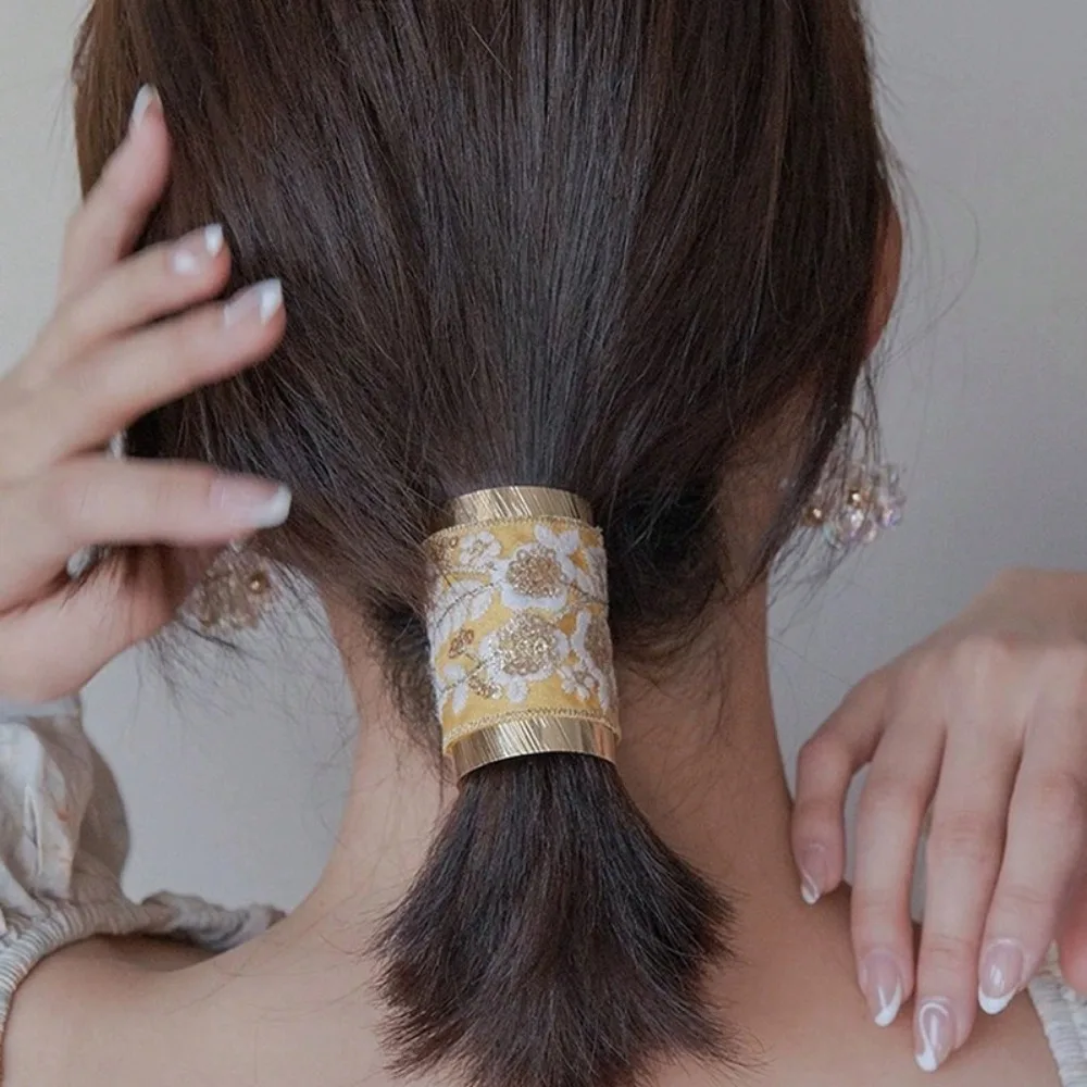 Новые европейские и американские оптовые аксессуары для волос: вышитые заколки-резинки для хвоста, элегантные металлические зажимы для волос премиум-класса
Новые европейские и американские оптовые аксессуары для волос: вышитые заколки-резинки для хвоста, элегантные металлические зажимы для волос премиум-класса