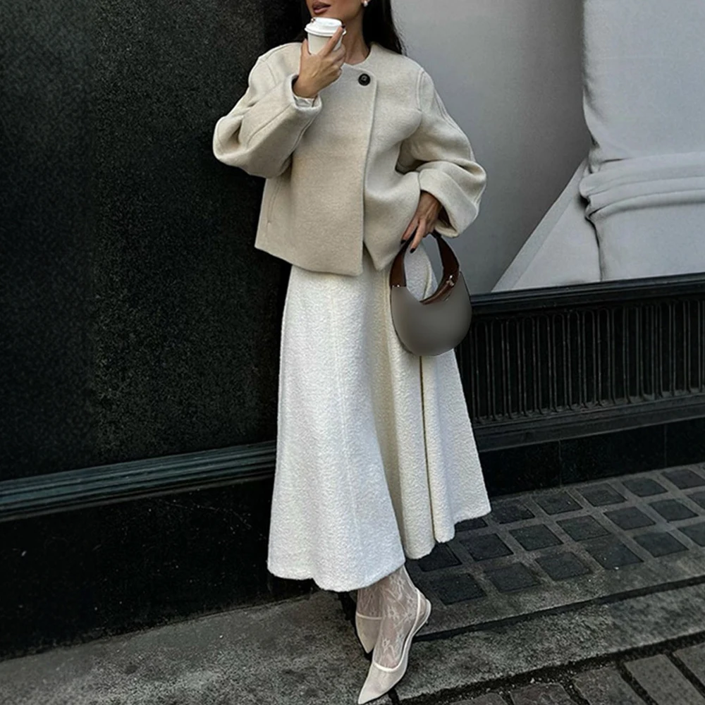 Сплошной цвет, короткая шерстяная куртка с круглым вырезом, европейско-американский стиль, осень-зима, элегантный женский топ с длинными рукавами на одной пуговице
Сплошной цвет, короткая шерстяная куртка с круглым вырезом, европейско-американский стиль, осень-зима, элегантный женский топ с длинными рукавами на одной пуговице