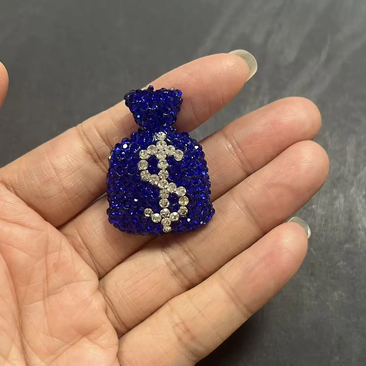 2Pcs Luxury Bling Royal Blue Money Bag Heart Bow Junk Phone Case Ipadcase Makeup Box Decoration Charms Kawaii Diy Crafts
2Pcs Luxury Bling Royal Blue Money Bag Heart Bow Junk Phone Case Ipadcase Makeup Box Decoration Charms Kawaii Diy Crafts