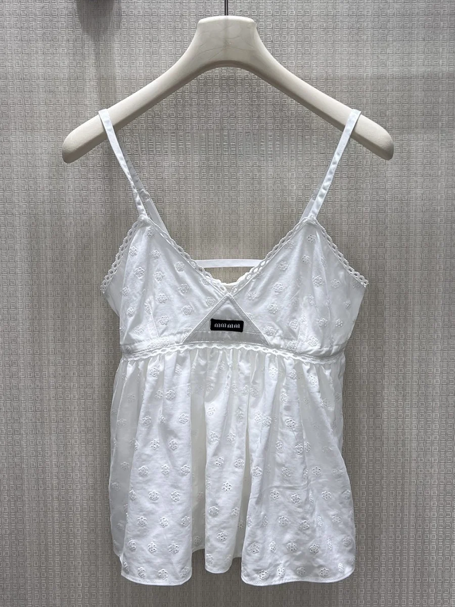 Summer New Arrival White Strapless Short Vest V-neck Embroidery Vacation Style Cotton Linen Blend Women's Fashion Top
Summer New Arrival White Strapless Short Vest V-neck Embroidery Vacation Style Cotton Linen Blend Women's Fashion Top
