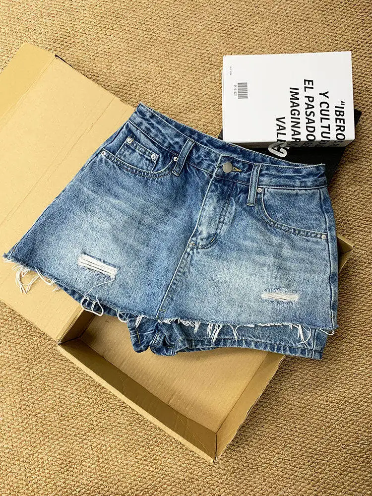 Fashionable Ripped Raw Edge Denim Shorts 2026 Summer Women's New High Waist A-Line Skirts Shorts Korean Spicy Girls Retro Shorts
Fashionable Ripped Raw Edge Denim Shorts 2026 Summer Women's New High Waist A-Line Skirts Shorts Korean Spicy Girls Retro Shorts
