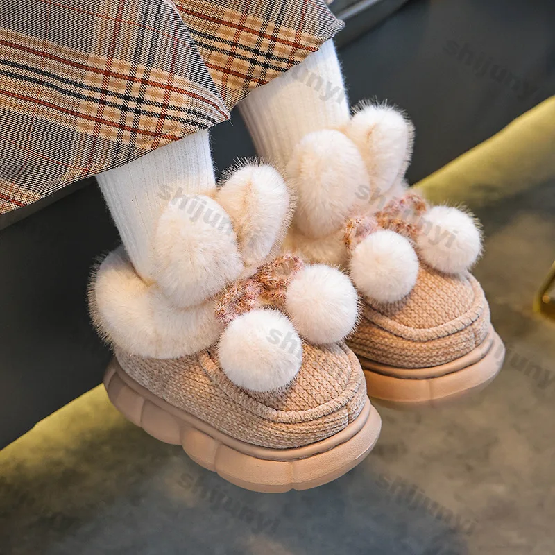 Зимняя детская домашняя хлопковая обувь, модные теплые ботинки на платформе 2024, удобные нескользящие плюшевые тапочки на мягкой подошве для мальчиков и девочек
Зимняя детская домашняя хлопковая обувь, модные теплые ботинки на платформе 2024, удобные нескользящие плюшевые тапочки на мягкой подошве для мальчиков и девочек