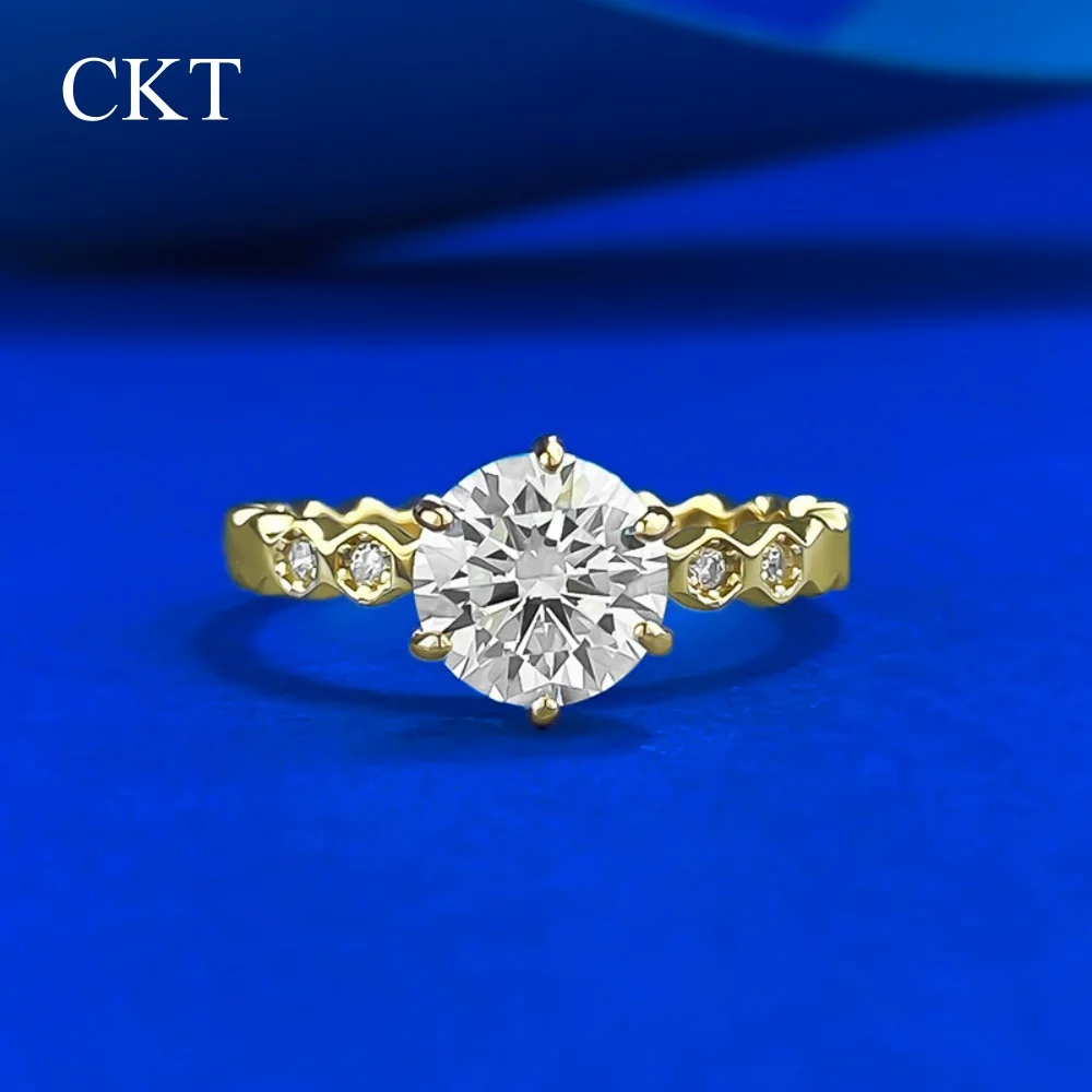 CKT S925 Sterling Silver 7.0 Six Claw Round Moissanite Honeycomb Diamond Rose Gold Ring Romantic Wedding Ring Fine Jewelry
CKT S925 Sterling Silver 7.0 Six Claw Round Moissanite Honeycomb Diamond Rose Gold Ring Romantic Wedding Ring Fine Jewelry
