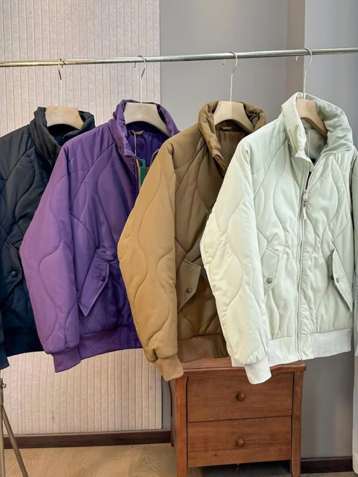 Lightweight Warm Cotton Jaet Stand Collar Men's down Fce Vest Coat Long Sve ort Length Winter Outerwear
Lightweight Warm Cotton Jaet Stand Collar Men's down Fce Vest Coat Long Sve ort Length Winter Outerwear