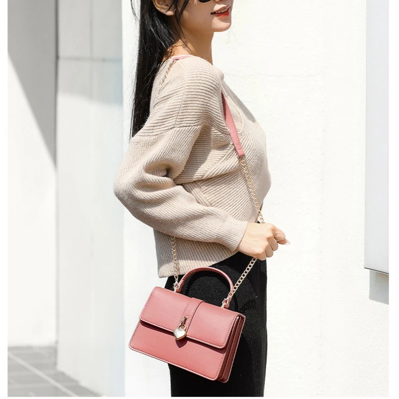 2025 new fashion and practical shoulder bag female senior love lock chain strip handbag versatile temperament crossbody bags
2025 new fashion and practical shoulder bag female senior love lock chain strip handbag versatile temperament crossbody bags