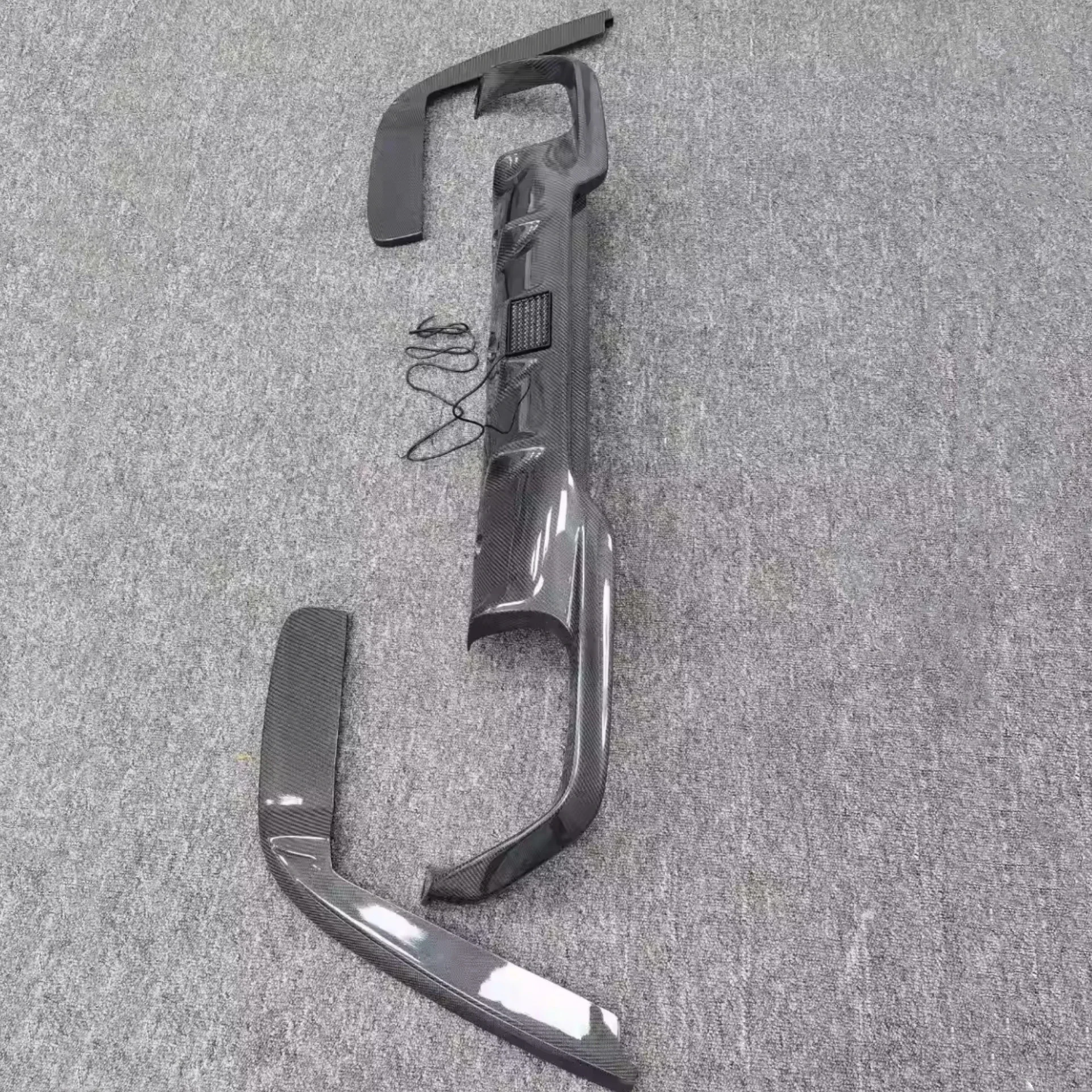 Новый стиль, задняя губа из углеродного волокна с лампой для BMW M8, модифицированный задний спойлер, комплект кузова, автоаксессуары
Новый стиль, задняя губа из углеродного волокна с лампой для BMW M8, модифицированный задний спойлер, комплект кузова, автоаксессуары