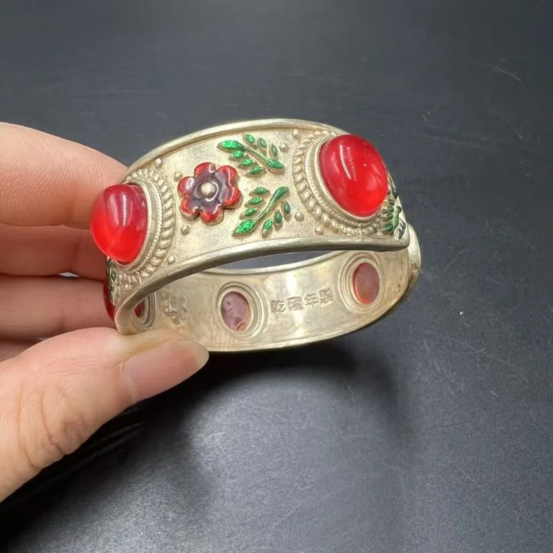 Tibetan silver inlaid agate bracelet, Tibetan silver ethnic style bracelet, bracelet as a gift for family and friends
Tibetan silver inlaid agate bracelet, Tibetan silver ethnic style bracelet, bracelet as a gift for family and friends