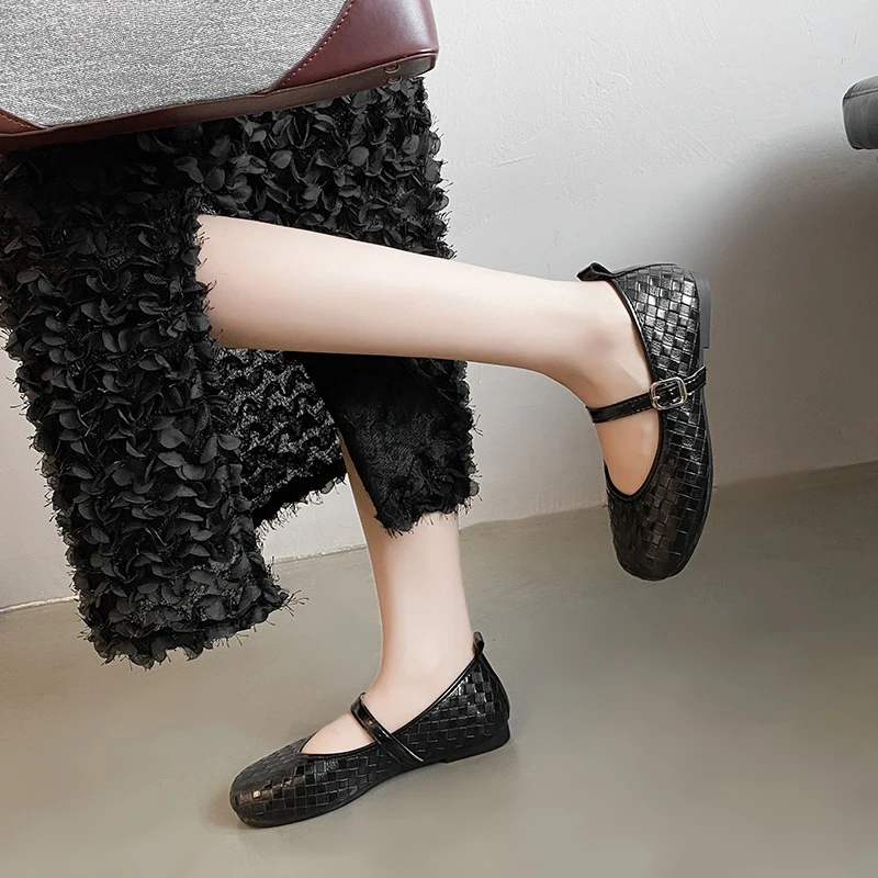 2025 г., женские темпераментные туфли на плоской подошве, туфли в стиле ретро с мягкой подошвой и юбкой, модные удобные туфли для пригородных поездок 
2025 г., женские темпераментные туфли на плоской подошве, туфли в стиле ретро с мягкой подошвой и юбкой, модные удобные туфли для пригородных поездок