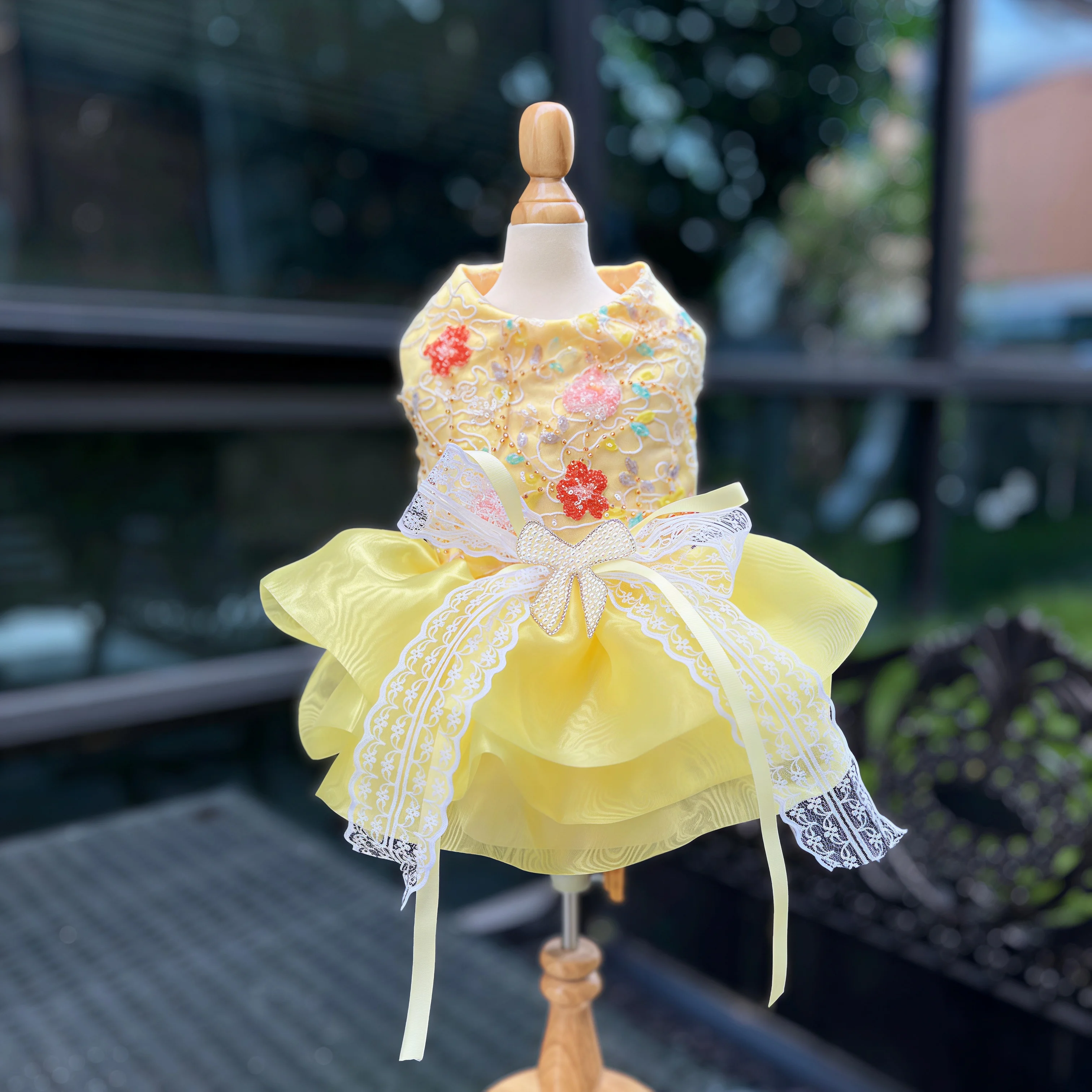 Summer Summer Yellow Pet Dog Clothes Fashion Hollow Lace Bow Party Dresses For Small Medium Dog Chihuahua Poodle Dog Overalls
Summer Summer Yellow Pet Dog Clothes Fashion Hollow Lace Bow Party Dresses For Small Medium Dog Chihuahua Poodle Dog Overalls