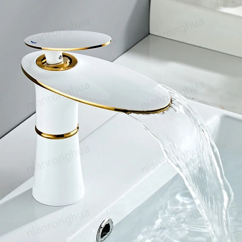 Gungrey Silver Kitchen Bathroom Faucet Brush Pull Out White Four Function Gun Handle Mixer Hot and Cold Water Taps Deck Faucet
Gungrey Silver Kitchen Bathroom Faucet Brush Pull Out White Four Function Gun Handle Mixer Hot and Cold Water Taps Deck Faucet
