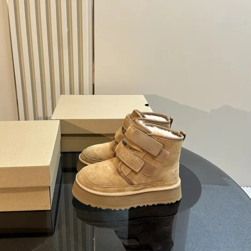 Designer Boots 2024 New Thick Soled Height Increasing Snow Boots Women's Winter Cowhide and Plush Thick Cotton Shoes
Designer Boots 2024 New Thick Soled Height Increasing Snow Boots Women's Winter Cowhide and Plush Thick Cotton Shoes