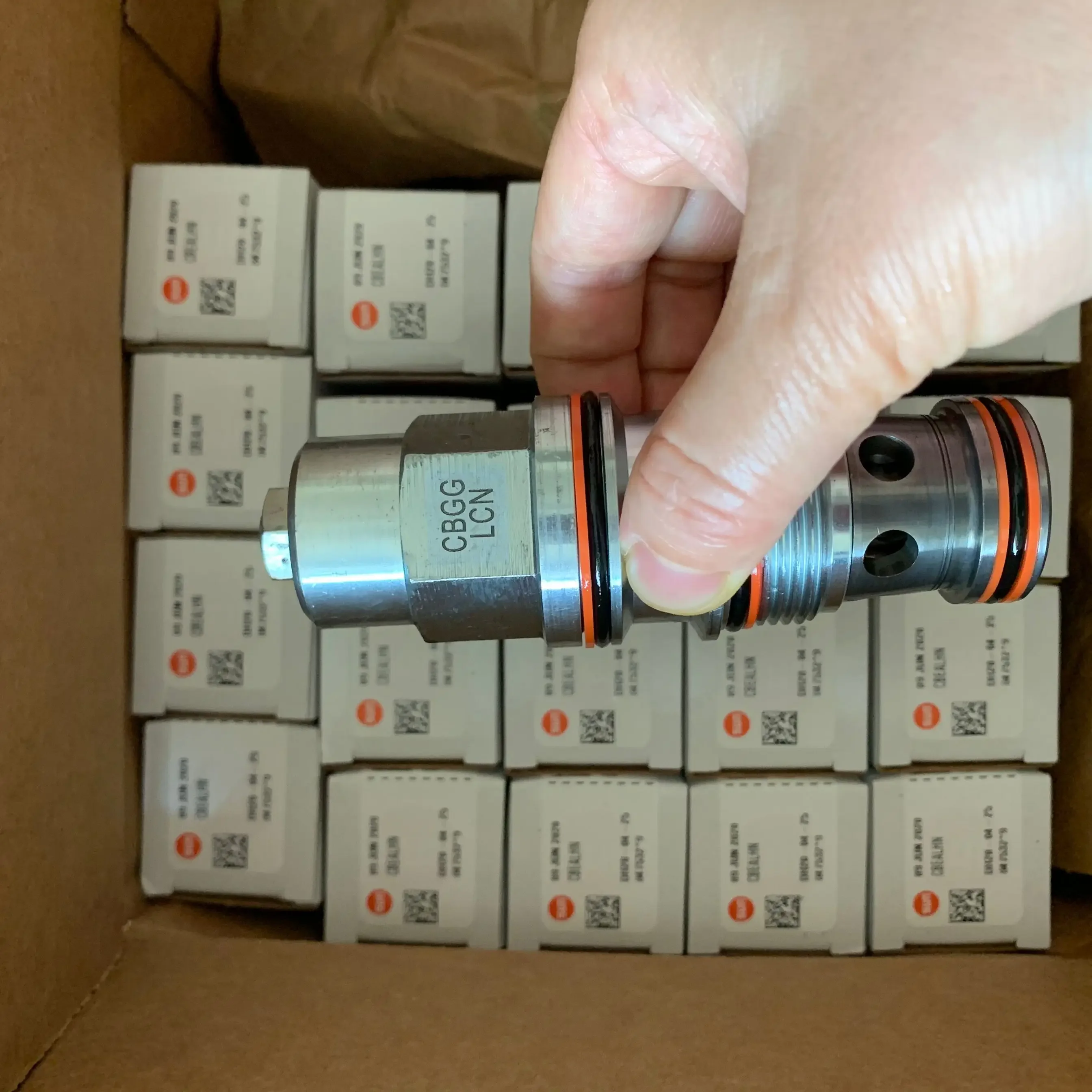 CBGG-LCN SUN hydraulics original 4.5:1 pilot ratio, standard capacity counterbalance valve HYDRAFORCE EATON IH
CBGG-LCN SUN hydraulics original 4.5:1 pilot ratio, standard capacity counterbalance valve HYDRAFORCE EATON IH