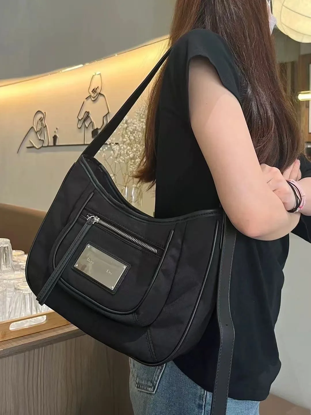 Women's Underarm Bag 2025 New Large Capaci Commuter Tote Bag Single oulder Bag Versatile Nylon Pure Color Daily Match
Women's Underarm Bag 2025 New Large Capaci Commuter Tote Bag Single oulder Bag Versatile Nylon Pure Color Daily Match