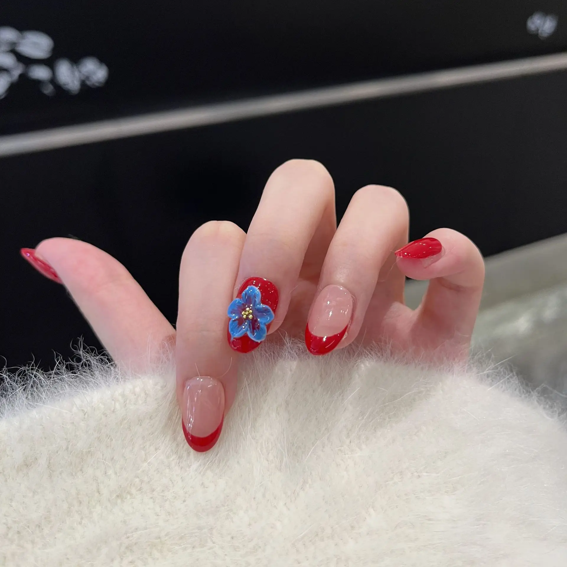 10pcs Handmade Short Oval Press On Nails Red 3D Carving Blue Flower Design French Fake Nails Wearable Nails Art Tips For Girls
10pcs Handmade Short Oval Press On Nails Red 3D Carving Blue Flower Design French Fake Nails Wearable Nails Art Tips For Girls