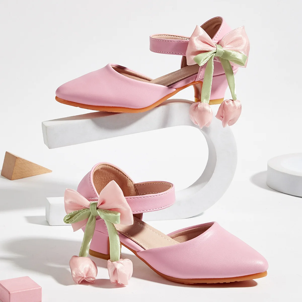 Girls High Heel Sandals 2026 Summer New Pointed Toe Bow Floral Princess Dress Shoes for Kids sand��lias infantil feminina kids
Girls High Heel Sandals 2026 Summer New Pointed Toe Bow Floral Princess Dress Shoes for Kids sand��lias infantil feminina kids