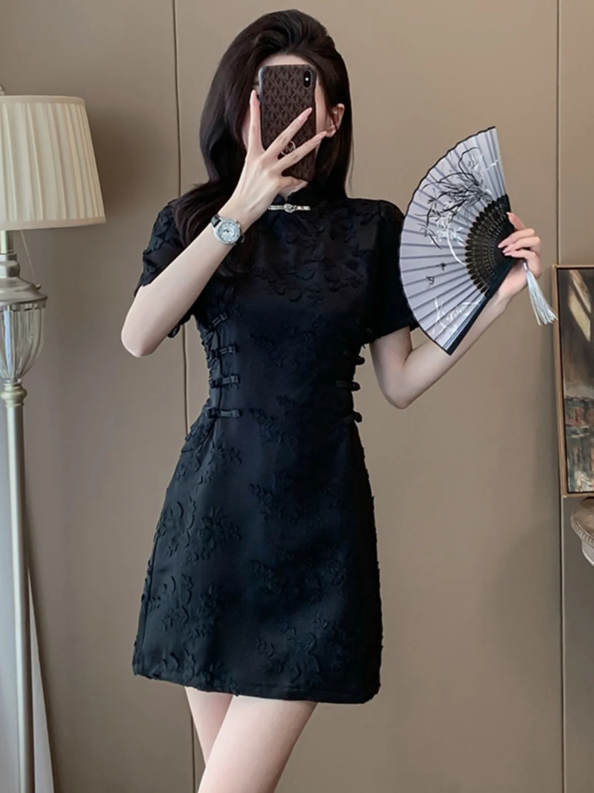 New 2026 Chinese Style Qipao Dress Women's Waist Cinched Black Skirt Button Detail Summer Fashion Elegant Short Sleeve Dress
New 2026 Chinese Style Qipao Dress Women's Waist Cinched Black Skirt Button Detail Summer Fashion Elegant Short Sleeve Dress
