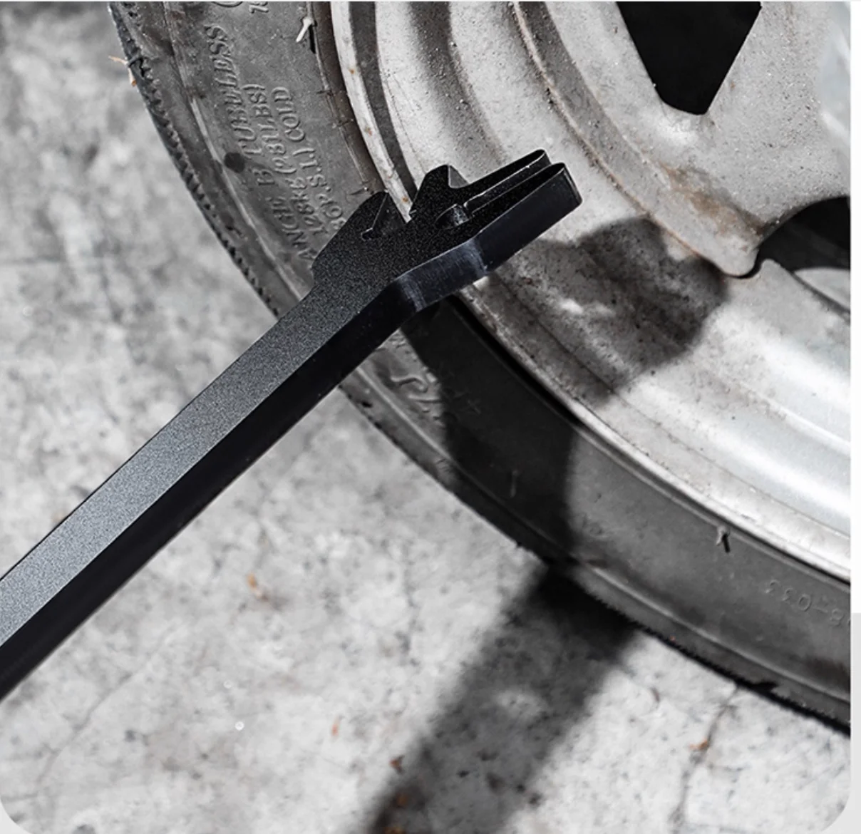 Electric vehicle wheel steel ring deformation repair and correction tool Motorcycle circle correction wrench artifact tool
Electric vehicle wheel steel ring deformation repair and correction tool Motorcycle circle correction wrench artifact tool