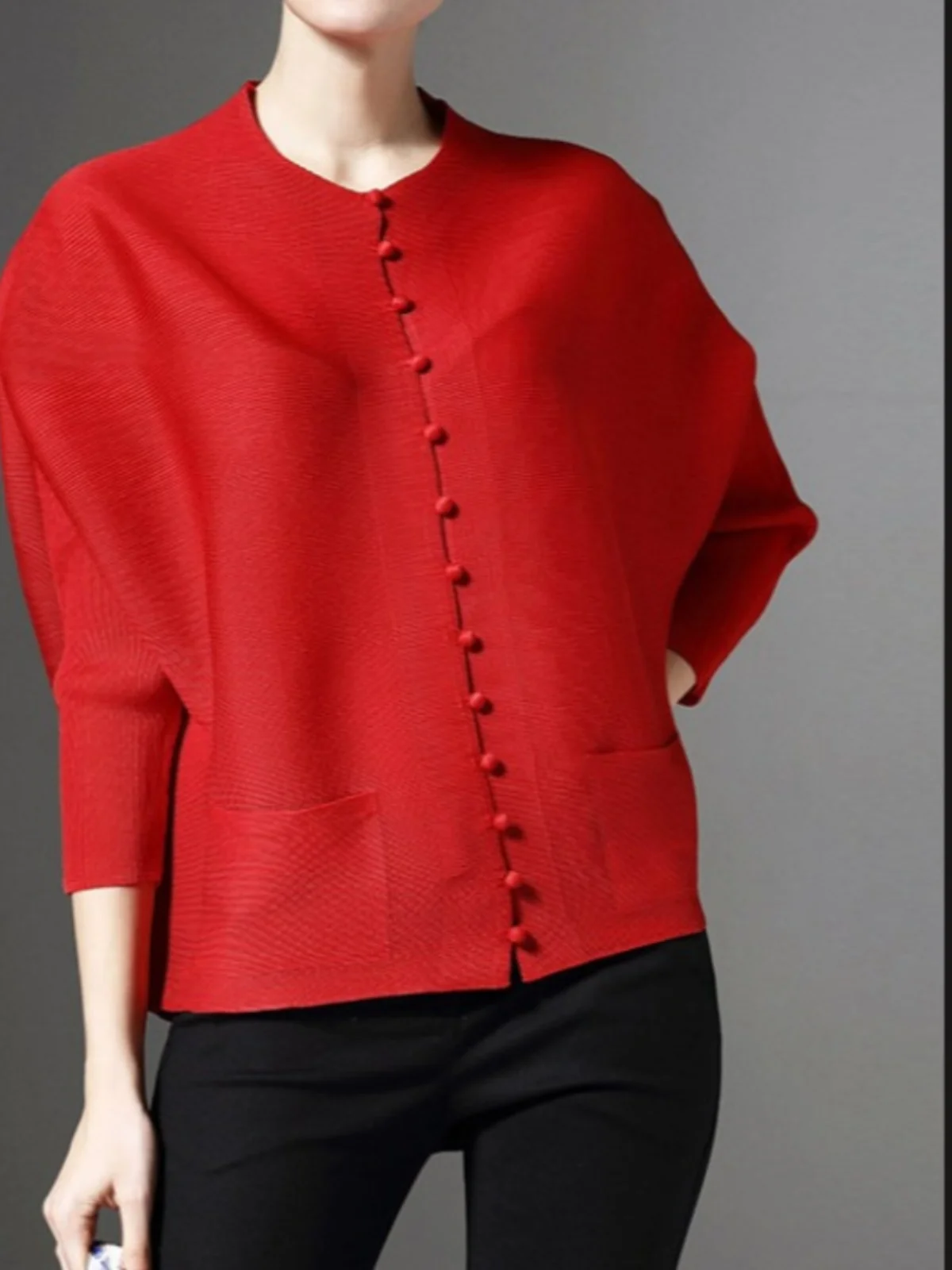 Loose Fitting Batwing Sleeve round Neck Shirt Women's Single Button Pocket Design Slimming Japanese Style Pleated Top
Loose Fitting Batwing Sleeve round Neck Shirt Women's Single Button Pocket Design Slimming Japanese Style Pleated Top