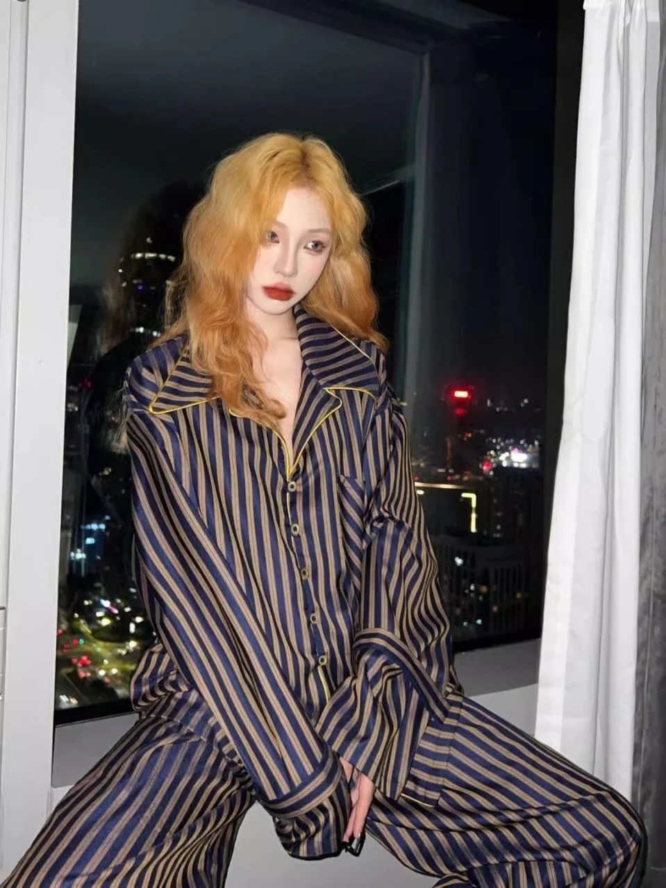 2025 Women's Striped Silk Pajama Set - Gold Trim Notched Collar Oversize Loungewear, Vintage Luxury Sleepwear for Spring Autumn
2025 Women's Striped Silk Pajama Set - Gold Trim Notched Collar Oversize Loungewear, Vintage Luxury Sleepwear for Spring Autumn