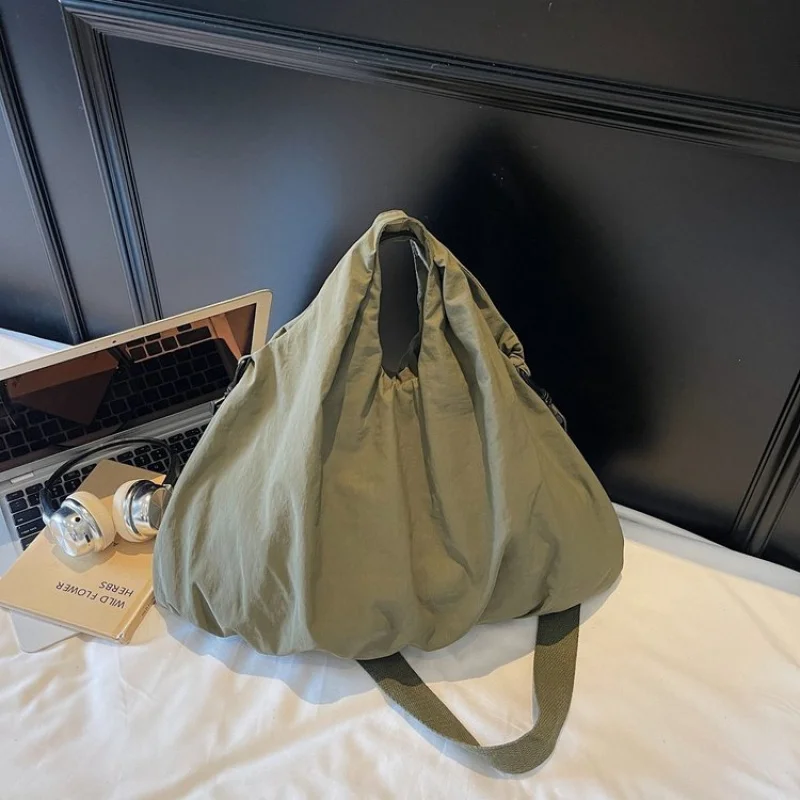 Гладкая-элегантная-шикарная новая женская роскошная брендовая кожаная сумка через плечо, известный дизайнер, популярная элегантная повседневная сумка
Гладкая-элегантная-шикарная новая женская роскошная брендовая кожаная сумка через плечо, известный дизайнер, популярная элегантная повседневная сумка 