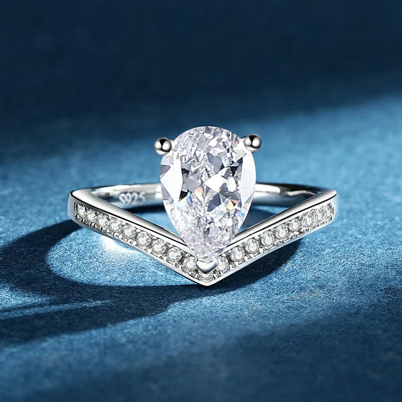 0.5CT Real Simulated Pear Moissanite Solitaire Rings for Women Sterling Silver 925 Plated 18K Lab Daimond Female Water Drop Ring 
0.5CT Real Simulated Pear Moissanite Solitaire Rings for Women Sterling Silver 925 Plated 18K Lab Daimond Female Water Drop Ring