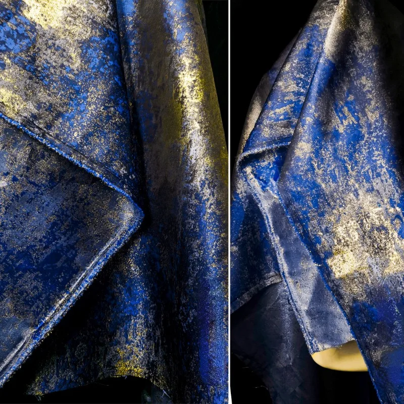 Ретро голубая позолоченная жаккардовая ткань с тяжелым мастерством яркий шелк градиент Hanfu Китайский стиль Qipao дизайнерская ткань 
Ретро голубая позолоченная жаккардовая ткань с тяжелым мастерством яркий шелк градиент Hanfu Китайский стиль Qipao дизайнерская ткань
