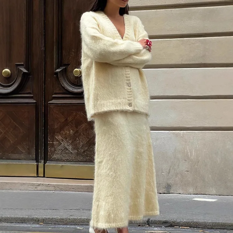 European and American cross-border V-neck sweater cardigan jacket half skirt set, new elegant and casual knit set 
European and American cross-border V-neck sweater cardigan jacket half skirt set, new elegant and casual knit set