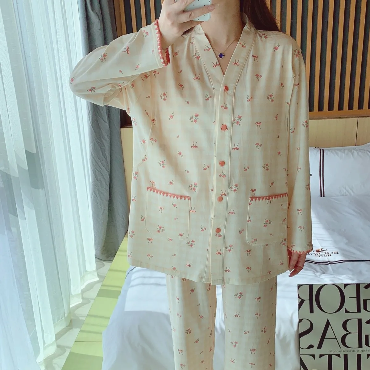 Cool Sensation Pure Cotton Nightgown with Chest Pad Maternity Wear Spring Summer Thin Breathable Feeding Nightgown for Pregnant
Cool Sensation Pure Cotton Nightgown with Chest Pad Maternity Wear Spring Summer Thin Breathable Feeding Nightgown for Pregnant