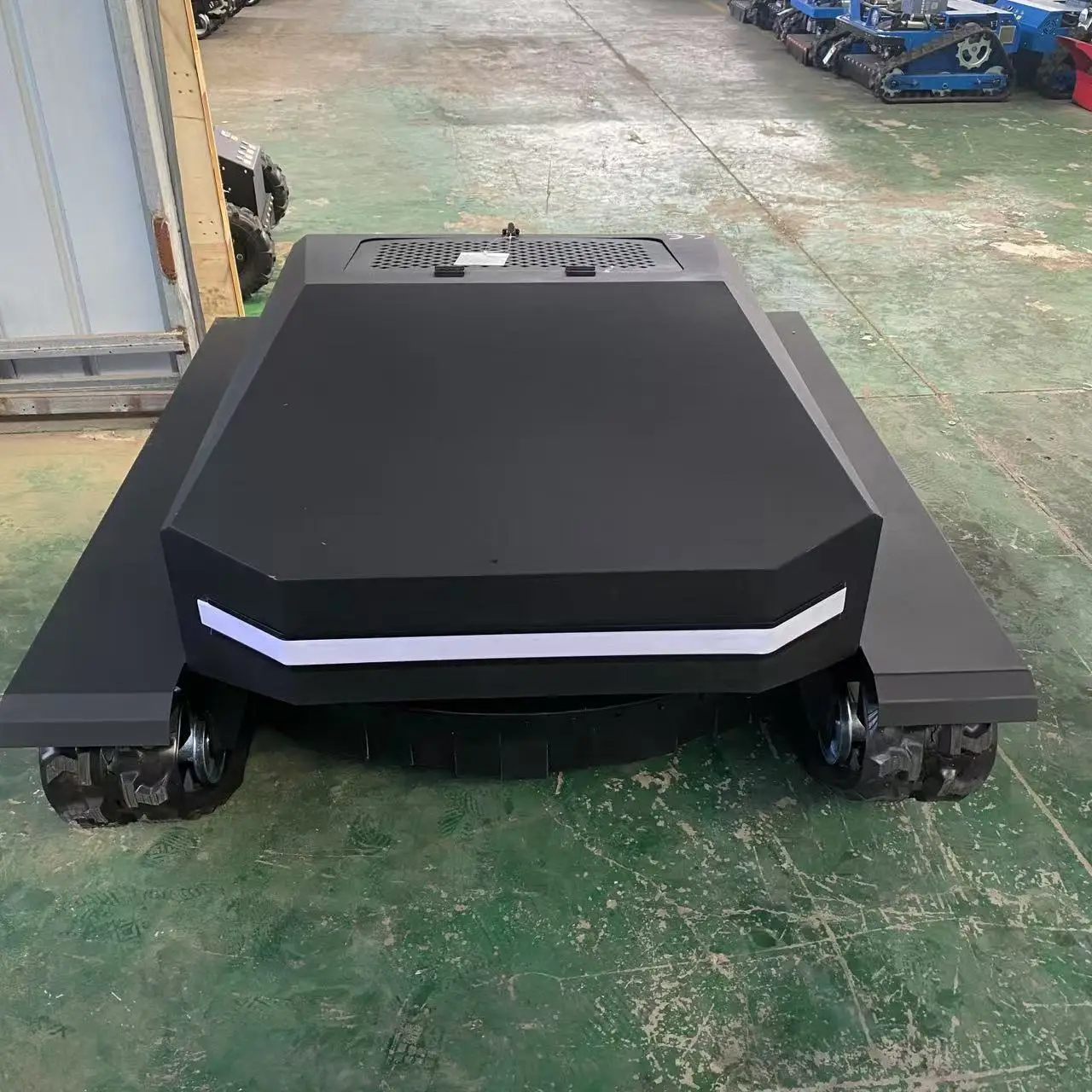 Customized tracked lawn mower manufacturer direct sales of multiple styles, high-quality fully automatic grass crusher
Customized tracked lawn mower manufacturer direct sales of multiple styles, high-quality fully automatic grass crusher