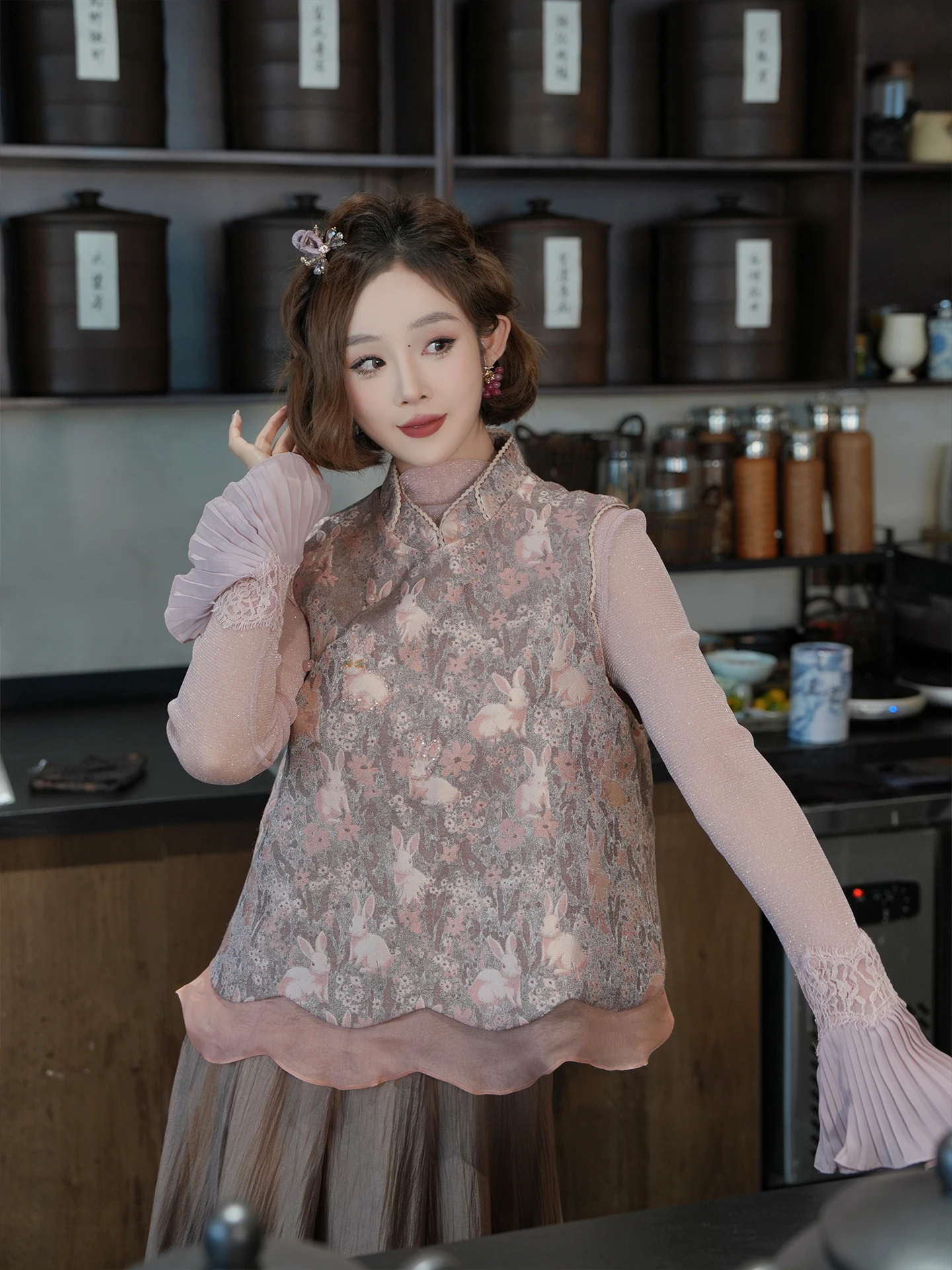 Yolo Yulei Guanghan 2026 Spring Summer 100 Silk Wool Embossed Jade Rabbit Fake Two-Piece Vest Women's Outerwear
Yolo Yulei Guanghan 2026 Spring Summer 100 Silk Wool Embossed Jade Rabbit Fake Two-Piece Vest Women's Outerwear