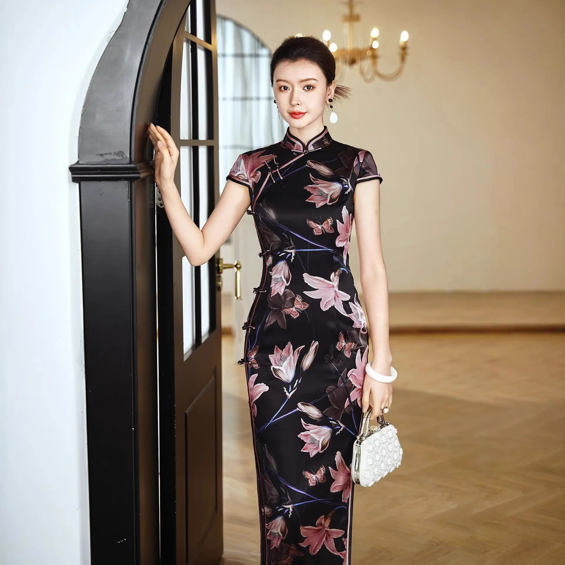 Silk Chinese Floral Traditional Vintage Modern Cheongsam Qipao Tall Long Improved Dress Female Graceful Retro Black
Silk Chinese Floral Traditional Vintage Modern Cheongsam Qipao Tall Long Improved Dress Female Graceful Retro Black