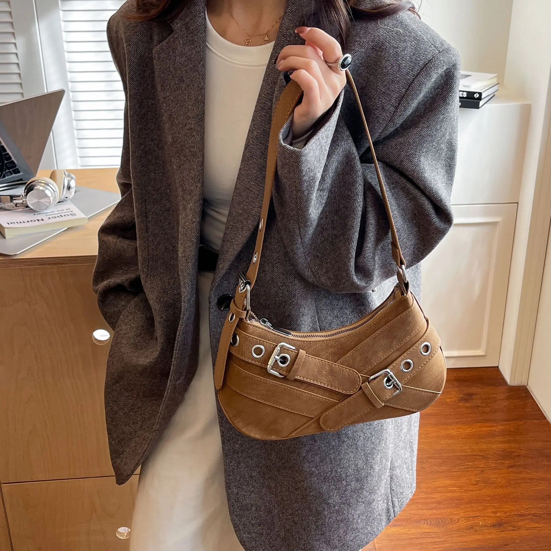 Новинка 2026: Текстурированная сумка-седло, ретро-сумка на плечо, минималистичная сумка-тоут для женщин на каждый день
Новинка 2026: Текстурированная сумка-седло, ретро-сумка на плечо, минималистичная сумка-тоут для женщин на каждый день