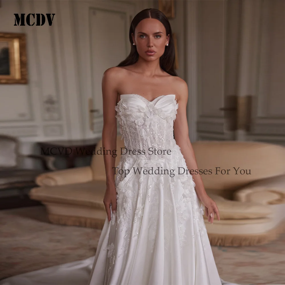 MCDV Flowers Sweetheart Satin Wedding Dress Elegant Bride Gowns Applique A-Line vestidos de novia 2026 Sweep Train Customized
MCDV Flowers Sweetheart Satin Wedding Dress Elegant Bride Gowns Applique A-Line vestidos de novia 2026 Sweep Train Customized