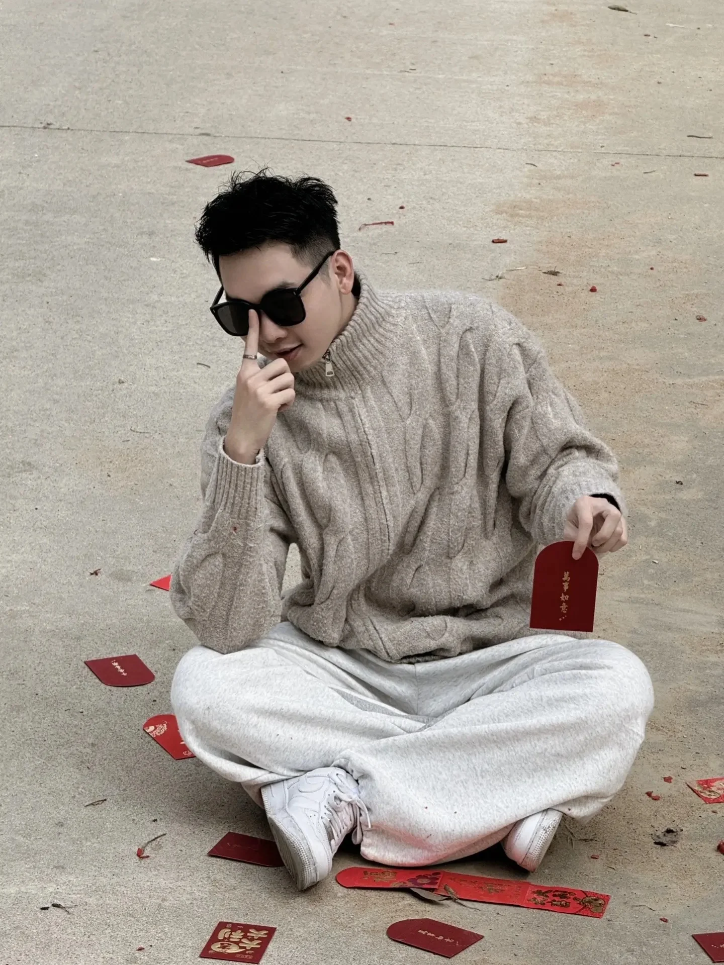 Мужской вязаный свитер свободного кроя: осенне-зимняя модная модель с пушистой текстурой, карманами и удобной мягкой тканью для повседневной носки
Мужской вязаный свитер свободного кроя: осенне-зимняя модная модель с пушистой текстурой, карманами и удобной мягкой тканью для повседневной носки