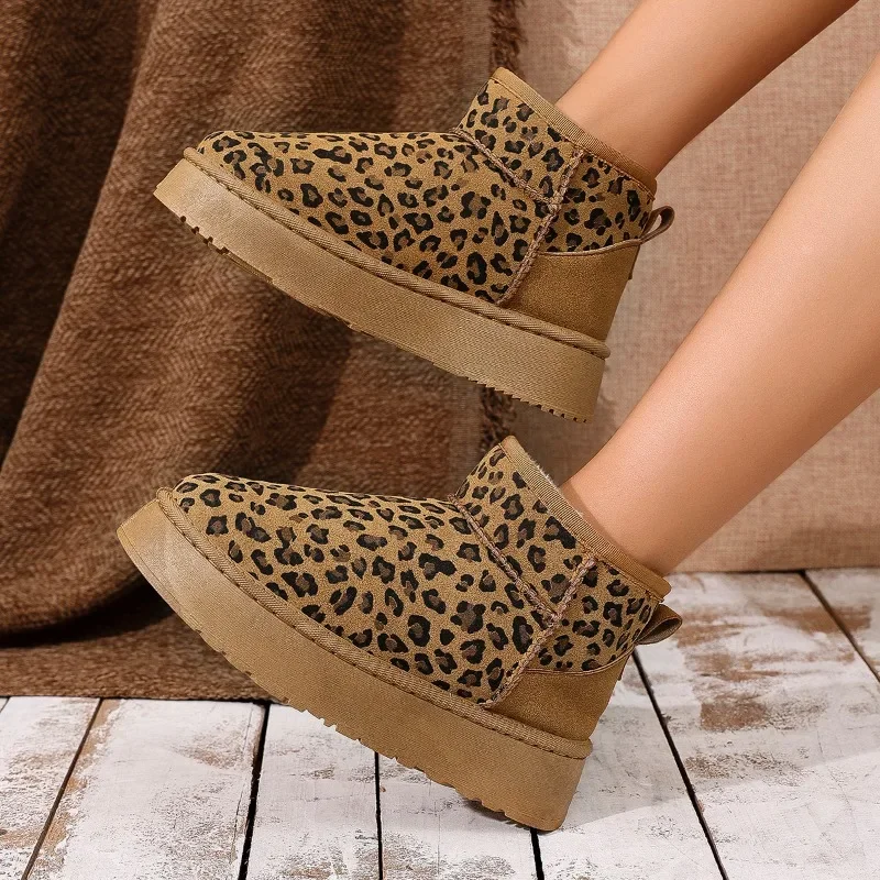 2024 Winter New Comfortable Warm Women's Leopard Snow Boots Non-slip Wear-resistant Fashion Plush Short Boots
2024 Winter New Comfortable Warm Women's Leopard Snow Boots Non-slip Wear-resistant Fashion Plush Short Boots