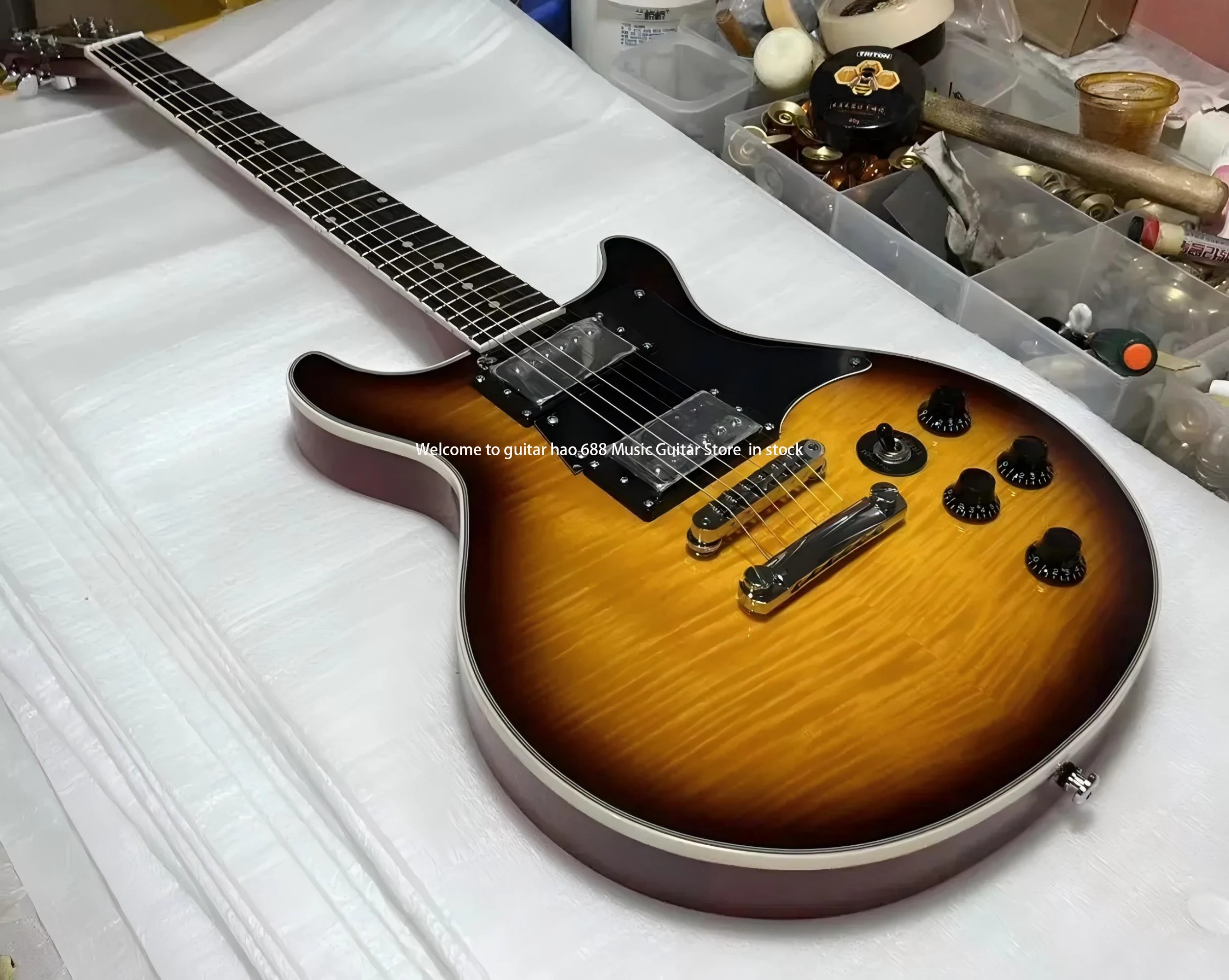 Studio Electric Guitar, Mahogany Body, Vintage Sunburst Color, Tiger Maple Top, Rosewood Fingerboard, 22 Frets,
Studio Electric Guitar, Mahogany Body, Vintage Sunburst Color, Tiger Maple Top, Rosewood Fingerboard, 22 Frets,