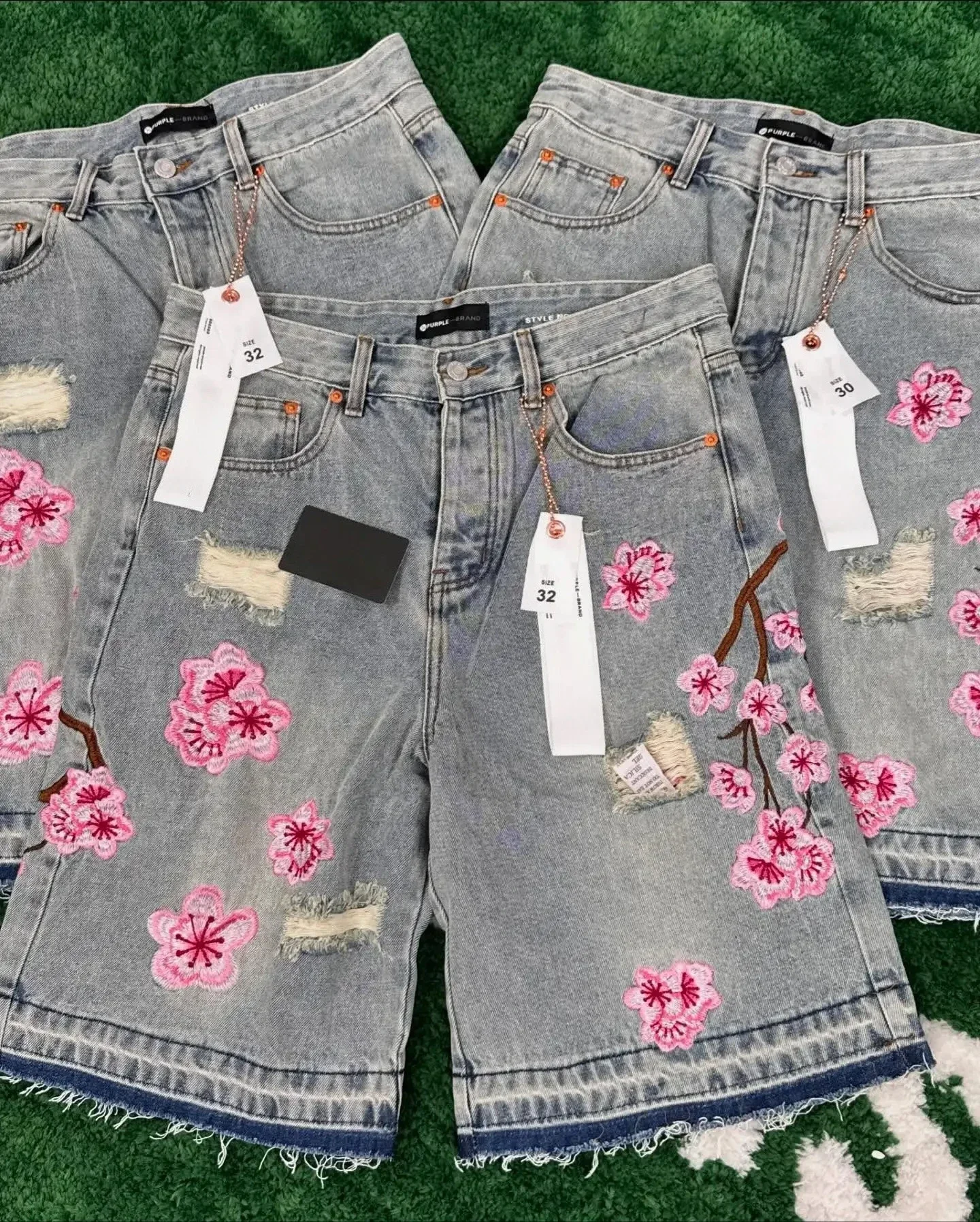 NEWSummer Vintage Cherry Blossom Embroidered Denim Shorts Mans and Womens Hip Hop Baggy Jeans Casual Floral Denim Clothing
NEWSummer Vintage Cherry Blossom Embroidered Denim Shorts Mans and Womens Hip Hop Baggy Jeans Casual Floral Denim Clothing