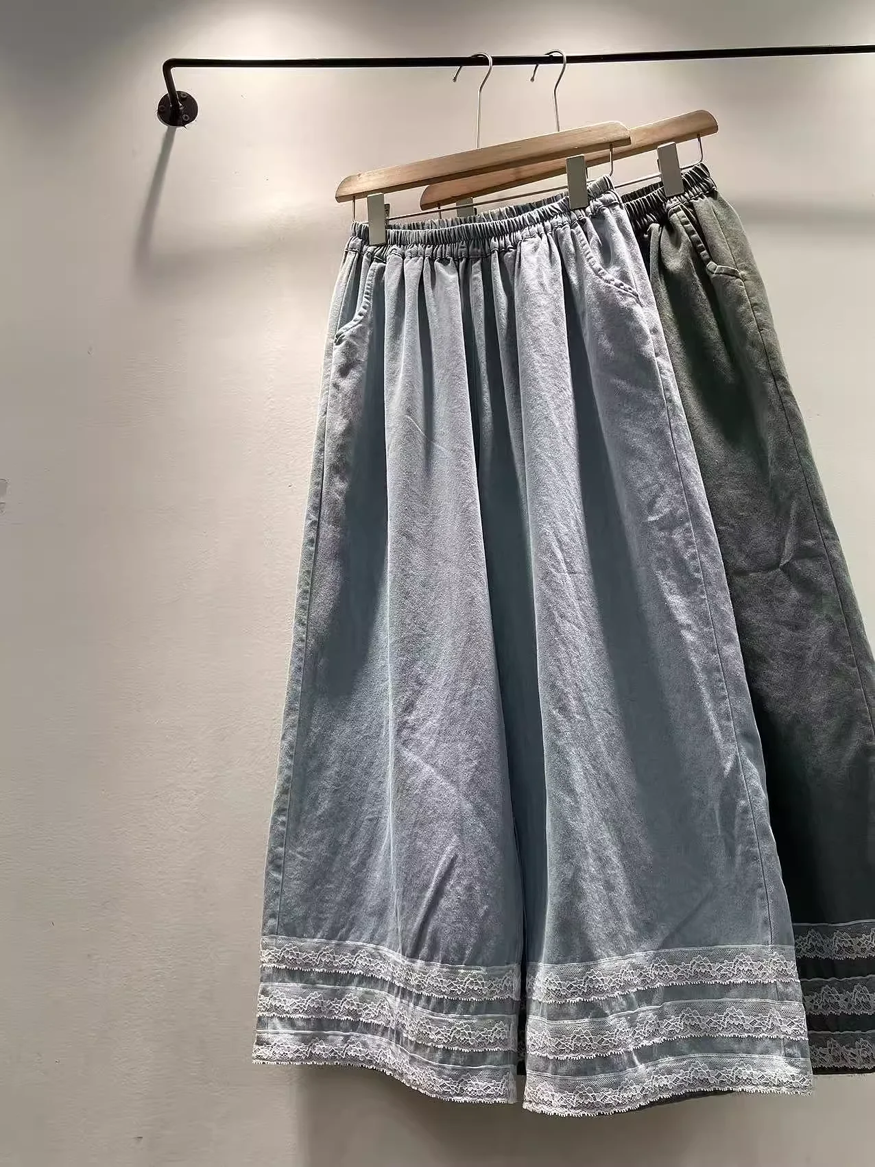 2025 Sweet lolita jeans Japanese vintage clothing elastic waist lace patchwork wide leg pants for women wide leg jeans
2025 Sweet lolita jeans Japanese vintage clothing elastic waist lace patchwork wide leg pants for women wide leg jeans
