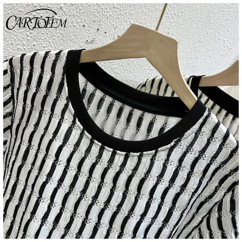 Korean Style Handsome Men's Half-sleeved Top Summer Casual Contrasting Color Hollow Short-sleeved T-shirt
Korean Style Handsome Men's Half-sleeved Top Summer Casual Contrasting Color Hollow Short-sleeved T-shirt