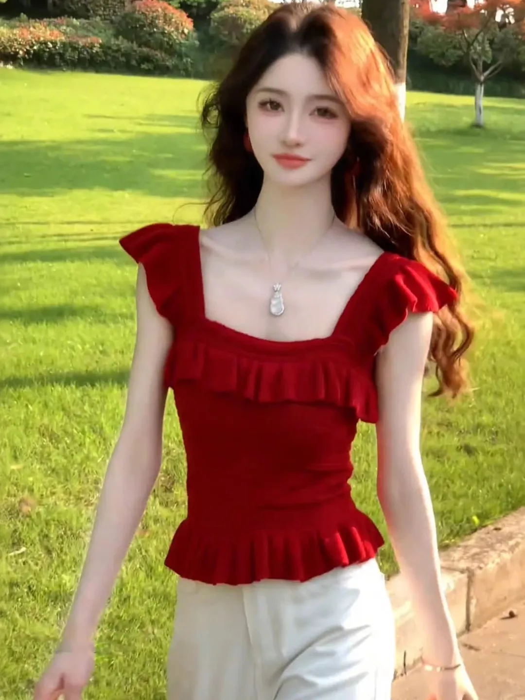 Pure Desire Lace Trim Square Collar Short Knitted Vest Women Summer Outerwear Design Spicy Short Top Korean Style Slim Fit
Pure Desire Lace Trim Square Collar Short Knitted Vest Women Summer Outerwear Design Spicy Short Top Korean Style Slim Fit