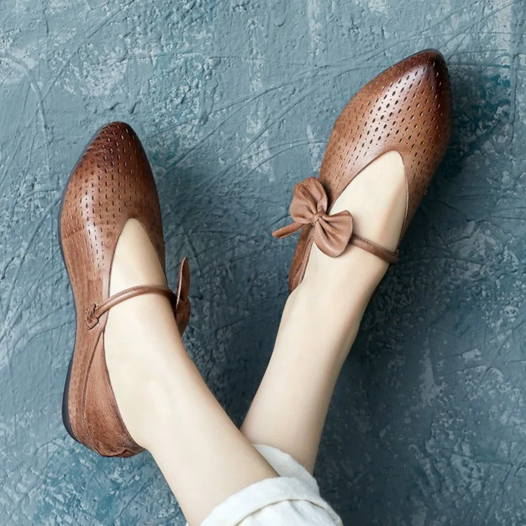Careaymade-Genuine Leather women's shoes,Summer handmade cowhide hollowed pointed toe flat soft sole perforated single shoes
Careaymade-Genuine Leather women's shoes,Summer handmade cowhide hollowed pointed toe flat soft sole perforated single shoes