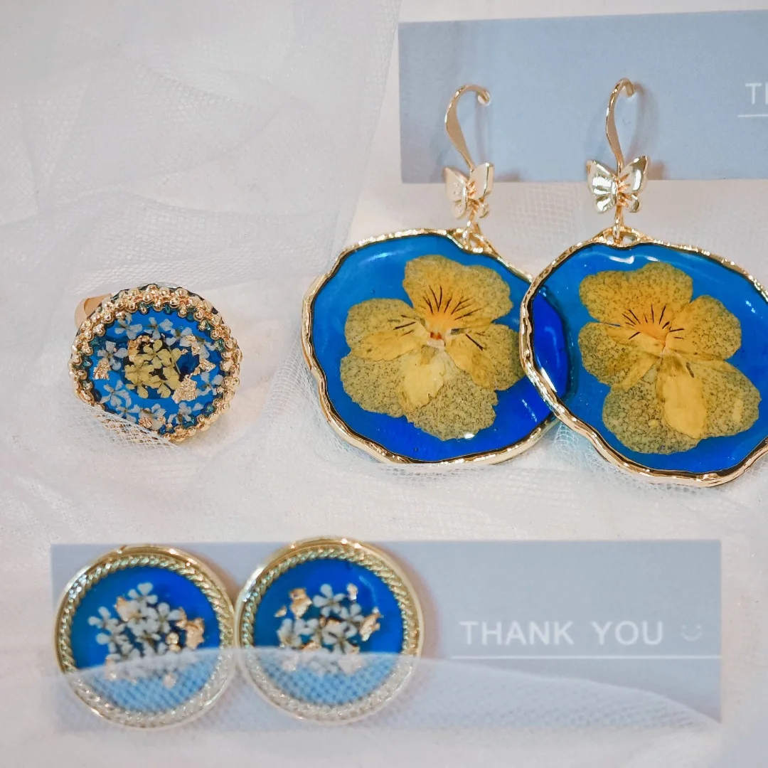 3280 Wholesale Handmade Blue Ocean Series Dried Real Flower Resin Creative Earring Vintage Ring Creative Christmas Birthday Gift
3280 Wholesale Handmade Blue Ocean Series Dried Real Flower Resin Creative Earring Vintage Ring Creative Christmas Birthday Gift