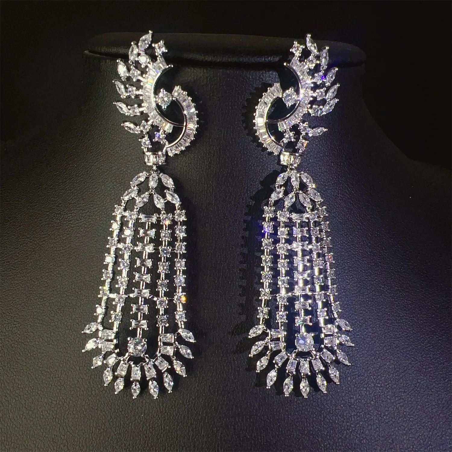 Heavy Crafted cubic zirconia long Drop Earrings for women Glamorous Statement earrings long tassel Bridal Banquet party jewelry
Heavy Crafted cubic zirconia long Drop Earrings for women Glamorous Statement earrings long tassel Bridal Banquet party jewelry