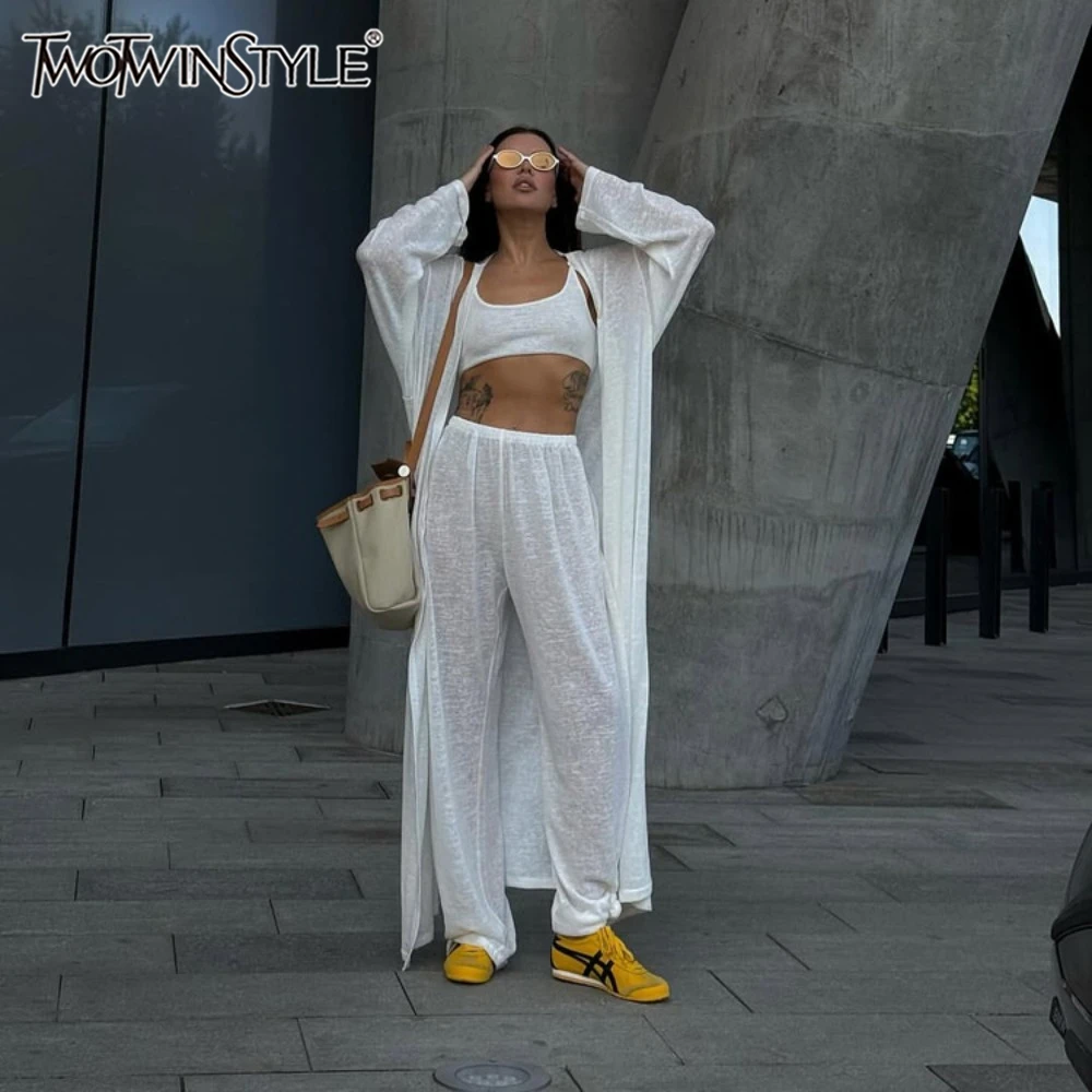 Комплект TWOTWINSTYLE: белый прозрачный трикотажный костюм-тройка для женщин — кардиган оверсайз, жилет и брюки с широкими штанинами для городского уличного стиля
Комплект TWOTWINSTYLE: белый прозрачный трикотажный костюм-тройка для женщин — кардиган оверсайз, жилет и брюки с широкими штанинами для городского уличного стиля