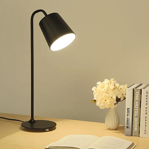 Nordic black minimalist desk lamp bedside reading children's desk learning special eye protection plug-in desk lamp
Nordic black minimalist desk lamp bedside reading children's desk learning special eye protection plug-in desk lamp