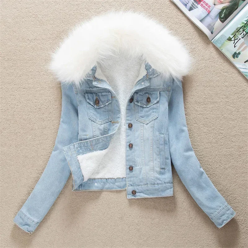 2025 Autumn Winter Fleece Denim Jacket Women Big Fur Collar Short Coat Thicken Velvet Liner Warm Tops Lady Jean Coat Outerwear
2025 Autumn Winter Fleece Denim Jacket Women Big Fur Collar Short Coat Thicken Velvet Liner Warm Tops Lady Jean Coat Outerwear